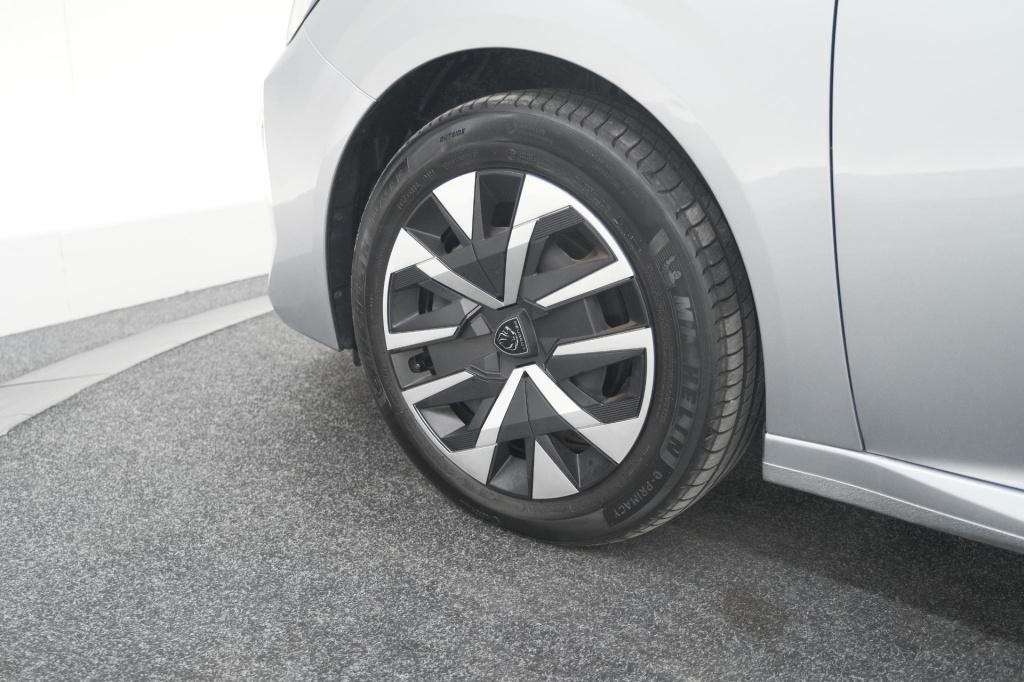 Peugeot 208 puretech 100 active | parkeersensoren | navigatie | apple carpl