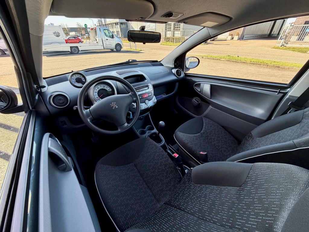 Peugeot 107 1.0-12v xs airco