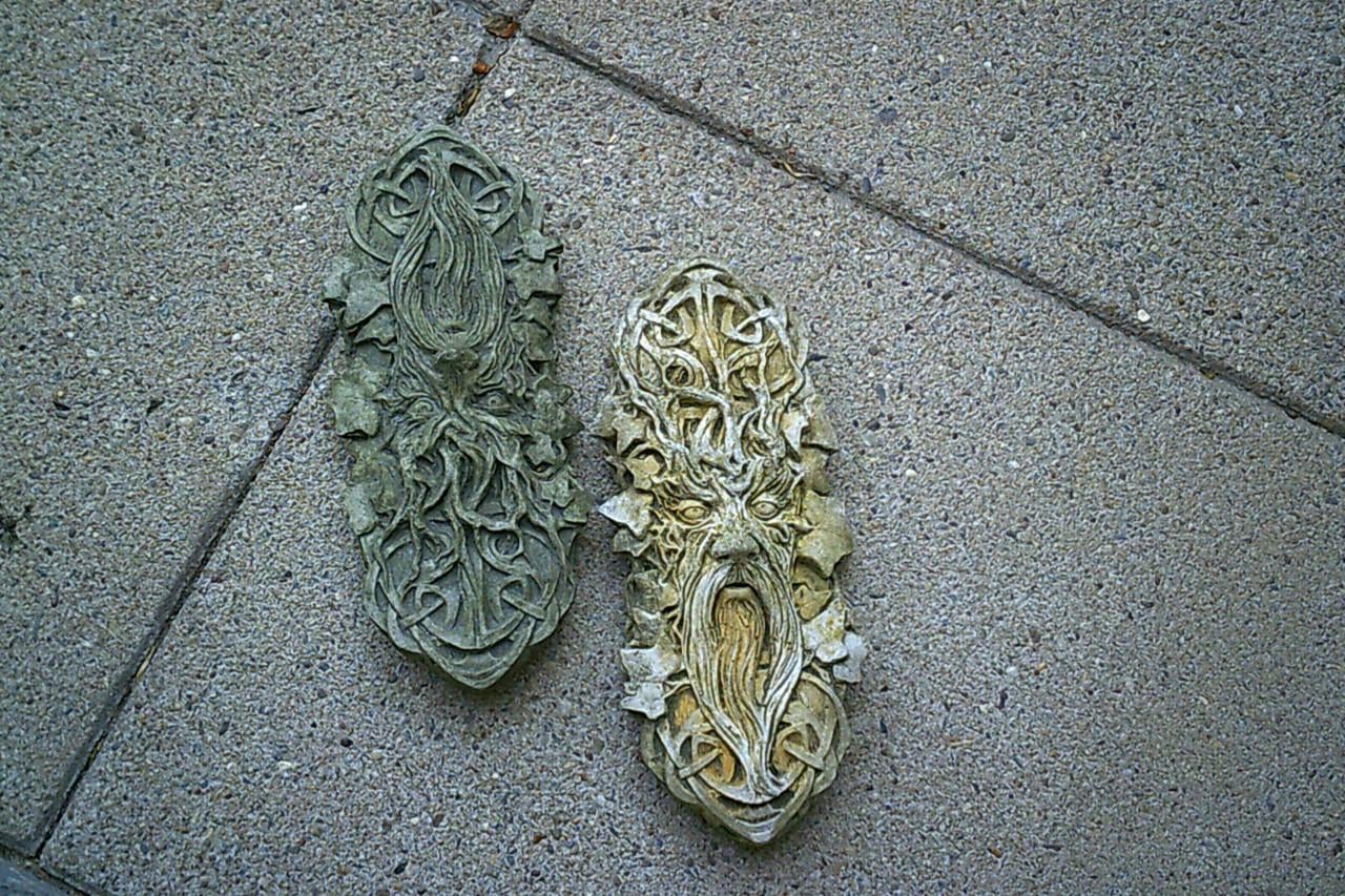 VIER verschillende reliëf TUIN wandhangers . . . green man