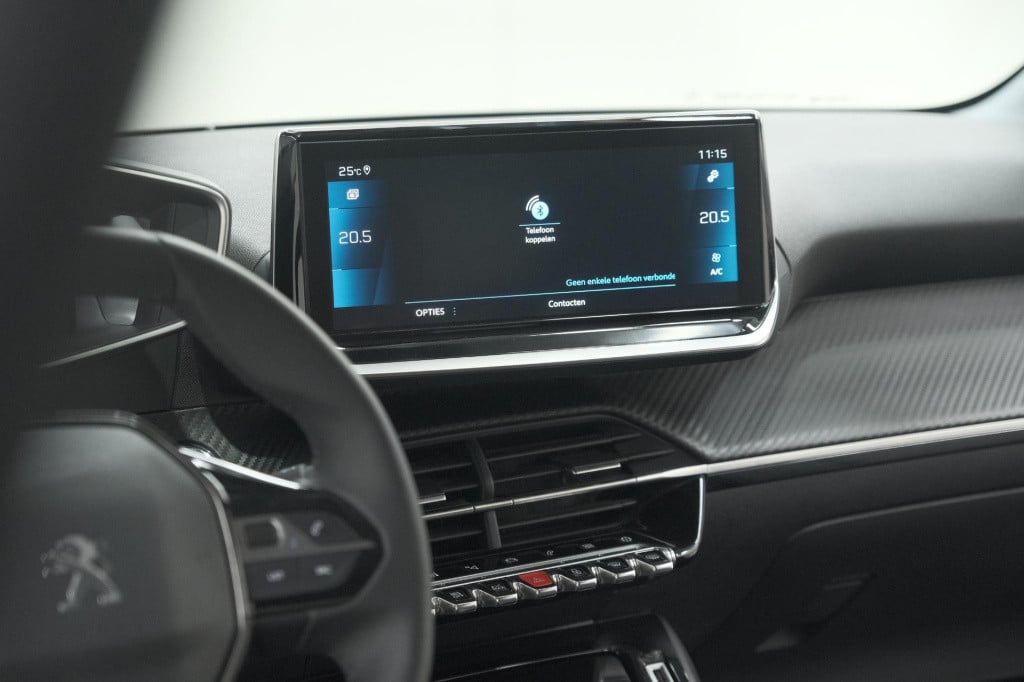 Peugeot 208 puretech 100 allure | camera | navigatie | parkeersensoren | ap