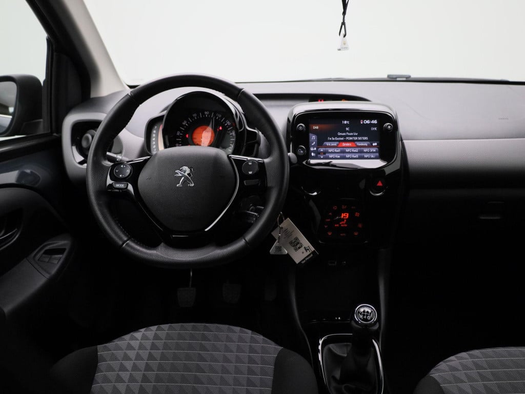 Peugeot 108 1.0 e-vti allure | lmv | climate control | dab | apple carplay 