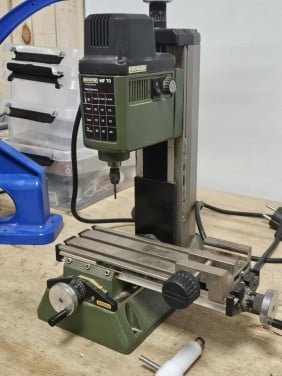 Proxxon MF70 micromat frees met kruistafel