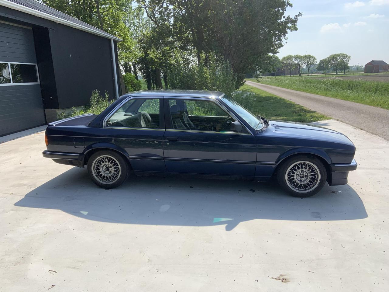 BMW 3-Serie E30 325i coupe 1987 Blauw APK - 02-2028