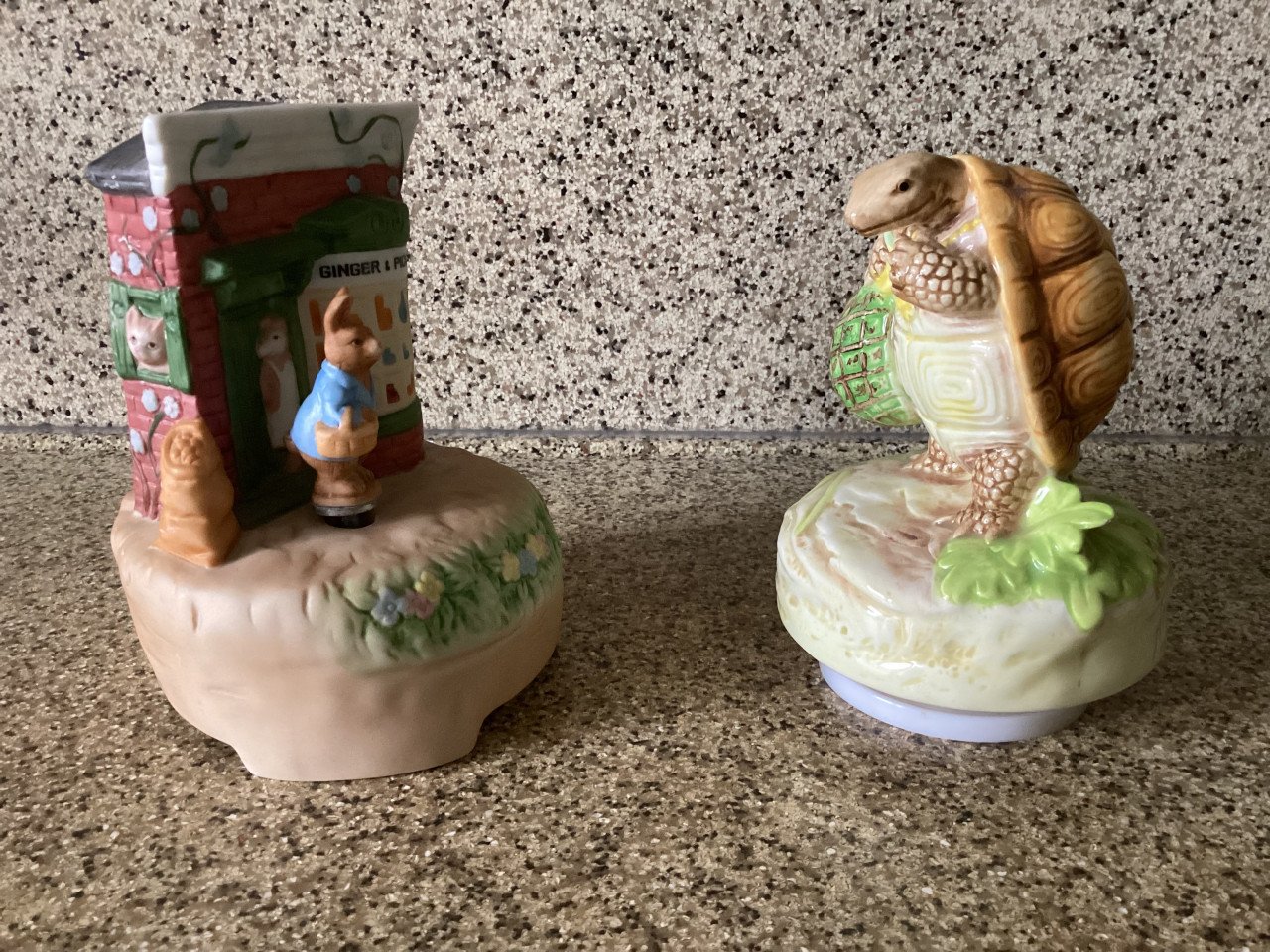 2x Beatrix Potter.    Mr. Alderman Ptolemy.   Muziekdoosje.