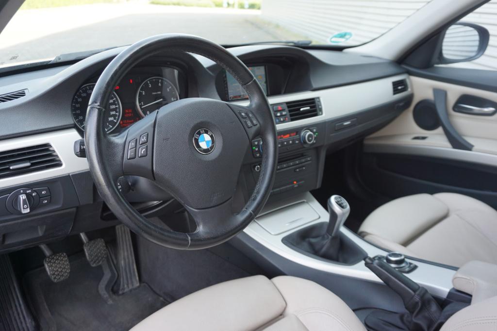 BMW 3-serie 318i corporate lease luxury line climate / navi / cruise / lede