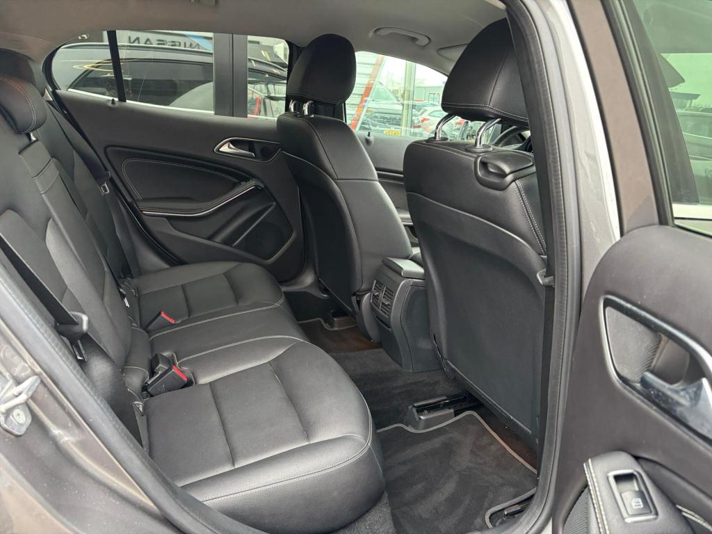 Mercedes-Benz Gla-klasse 180 122pk business solution, cruise control, elekt