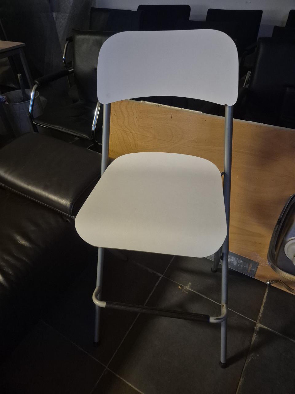 Witte barkruk / behandelkruk