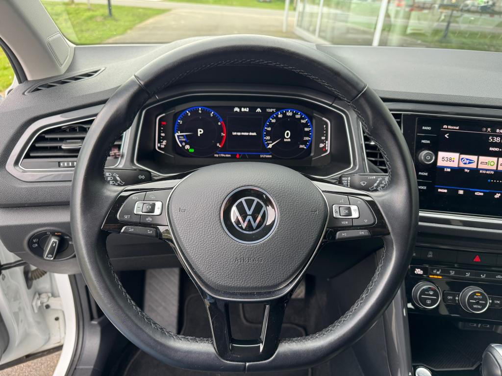 Volkswagen T-roc 1.5 tsi sport automaat ,trekhaak , apple-carplay ,