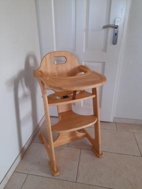 Houten meegroei / kinderstoel  (in goede nette staat)