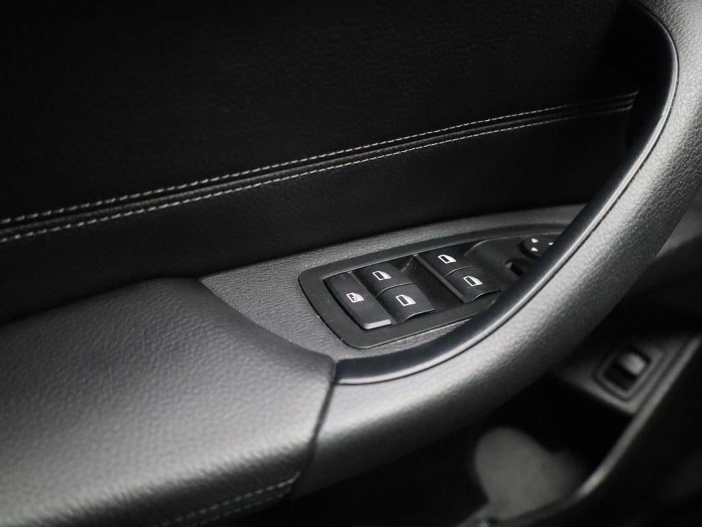 BMW X1 sdrive18i business edition | automaat | navigatie | head-up display