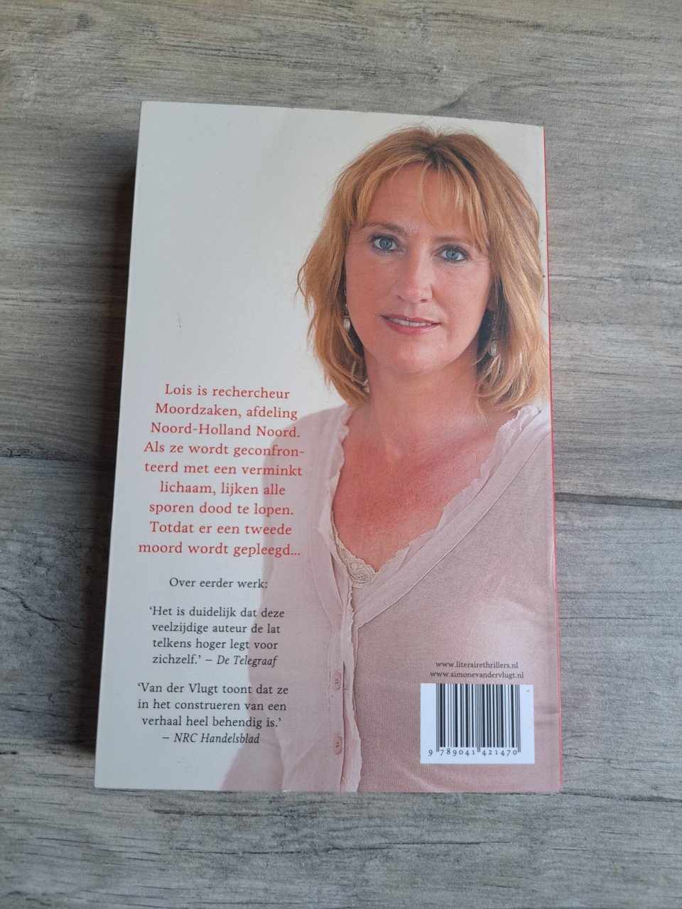 Thriller Aan niemand vertellen van Simone van der Vlugt
