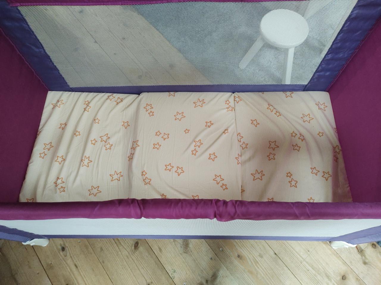 Prachtig opvoubaar ledikantje, kinderbedje of campingbedje. Merk: Herlag