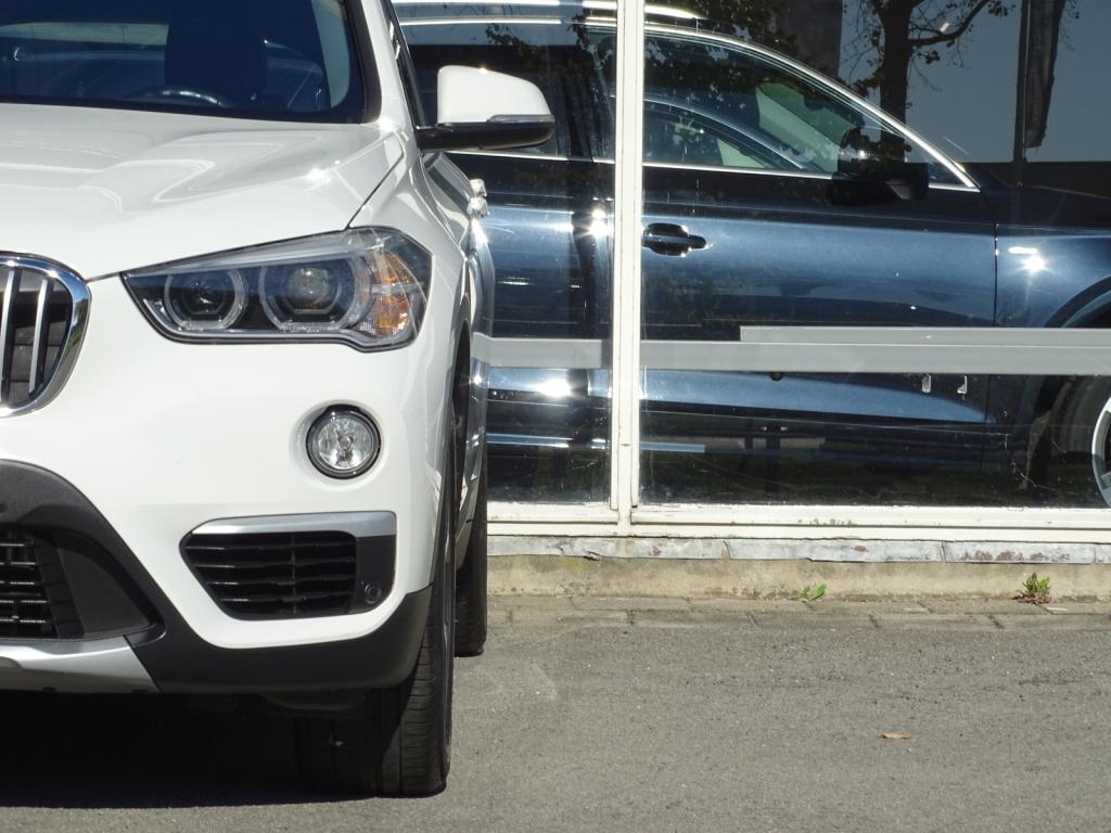 BMW X1 sdrive18i x-line | leder | led