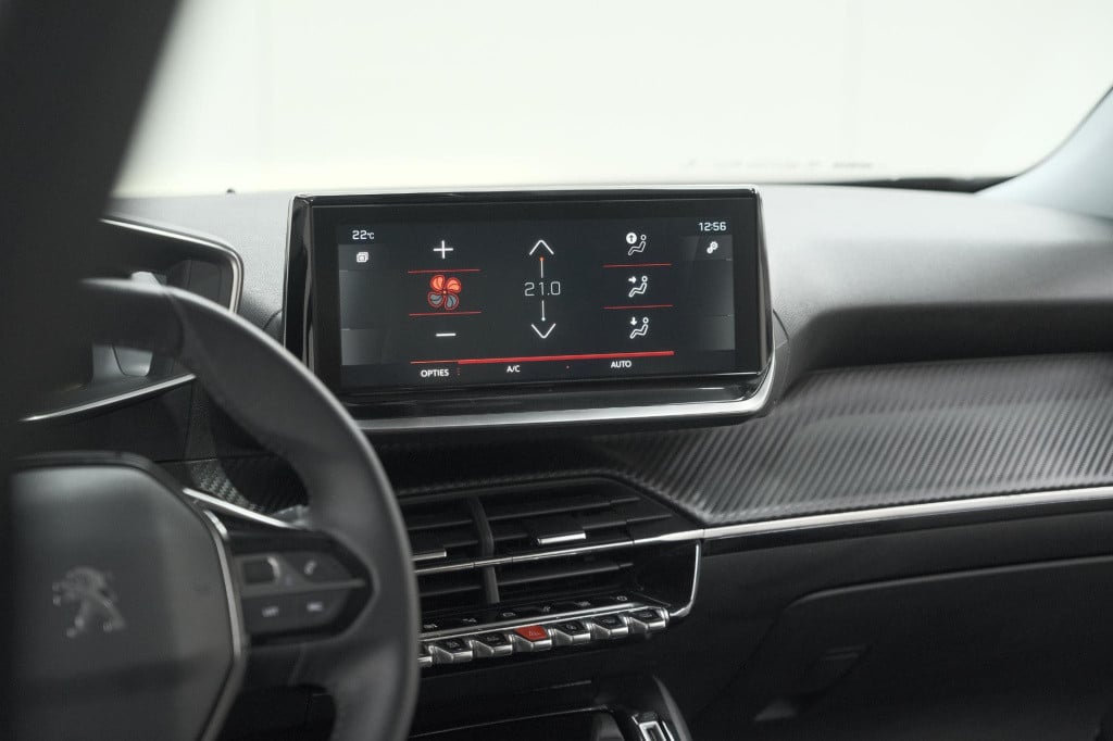 Peugeot 2008 puretech 102 allure pack | camera | apple carplay | parkeersen