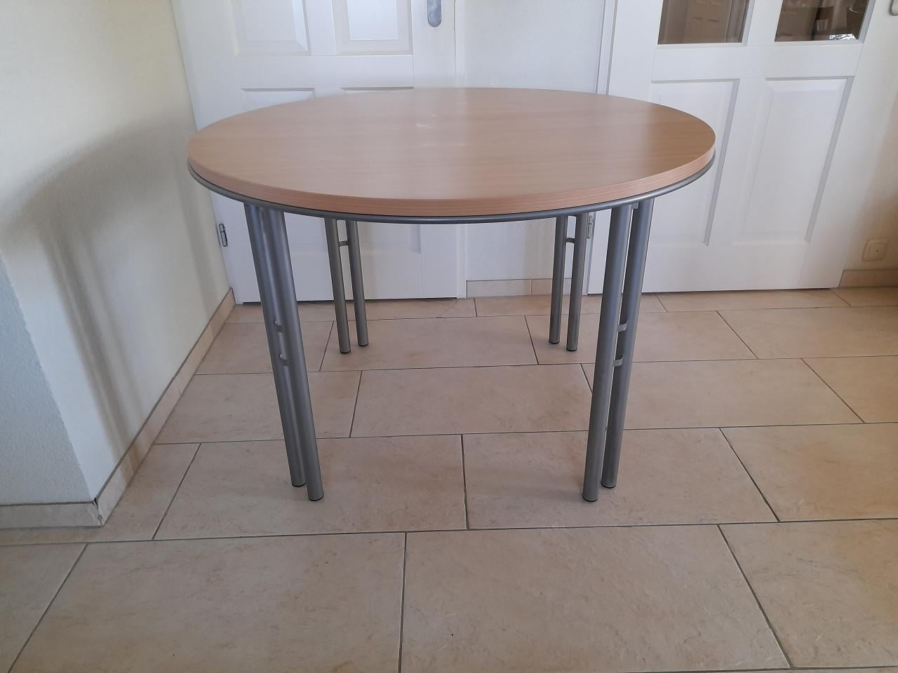 Mooie ronde tafel  110 doorsnede (in goede nette staat )