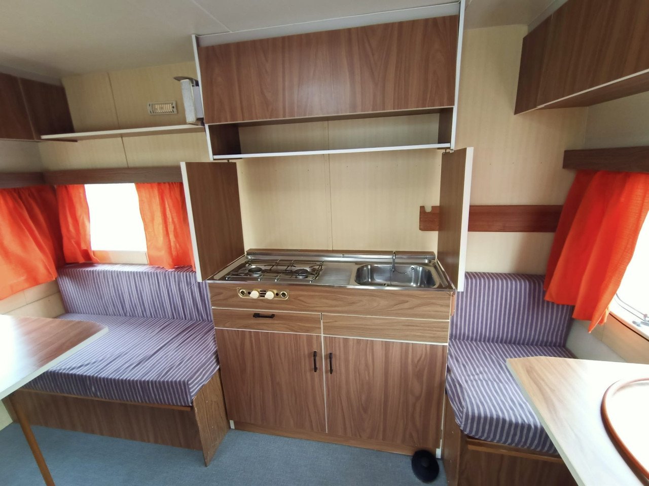 Uniek mooie Retro oldtimer 1974 , Wehl caravan met voortent
