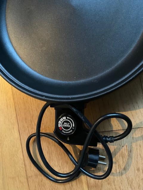 Nieuwe elektrische hapjespan met glazen deksel 30 cm.