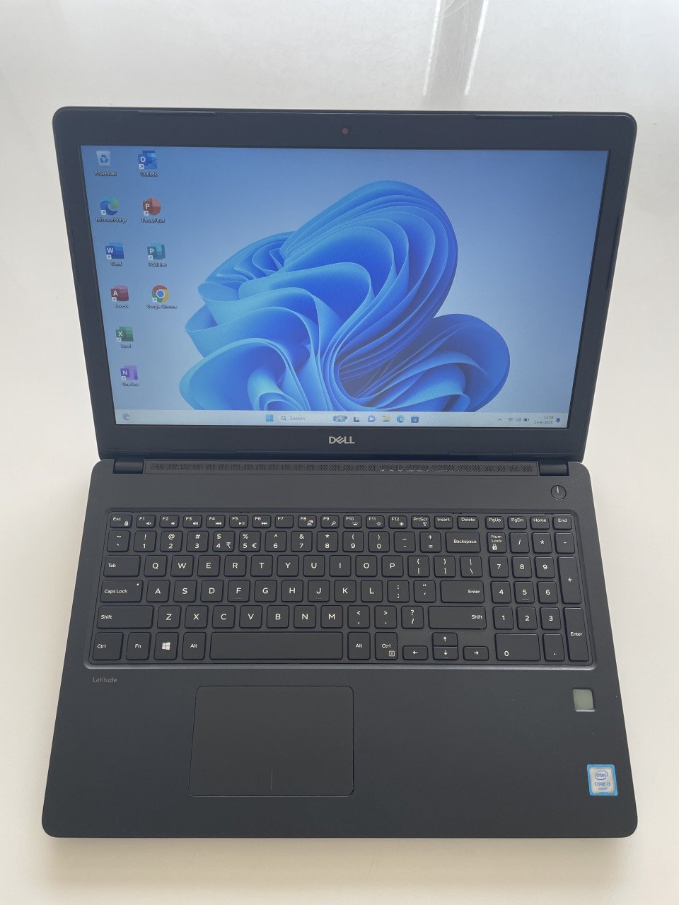 Dell 15 inch Windows 11 SSD 20GB ram Office + super accu