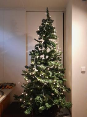 Kunst kerstboom met verlichting