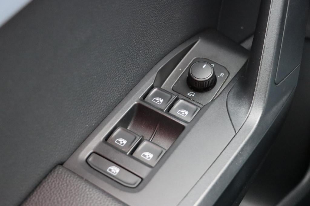 Seat Ibiza 1.0 ecotsi fr business connect 95pk