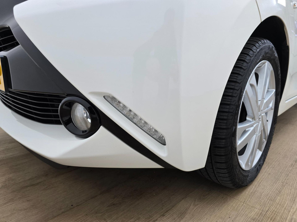 Toyota Aygo occasion met parkeercamera en weinig km | tweedehands toyota ay