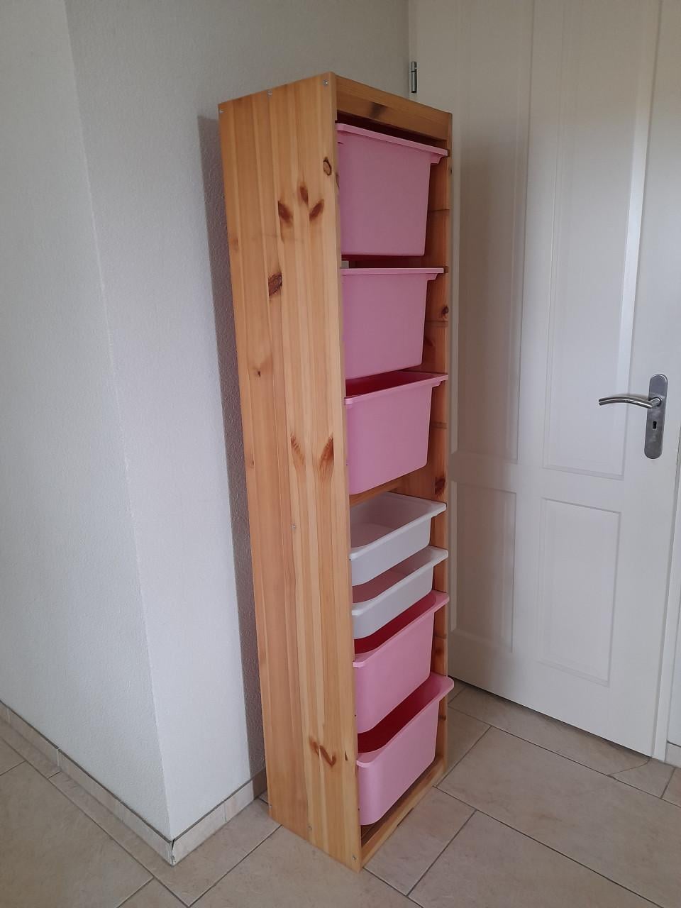 Trofast vakkenkast  176 x 30 x 45 (in goede nette staat )