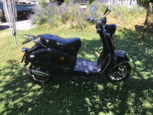 LaSouris trendy retro snorscooter