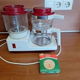 Retro koffiezetapparaat jaren 70 met glazen kannen