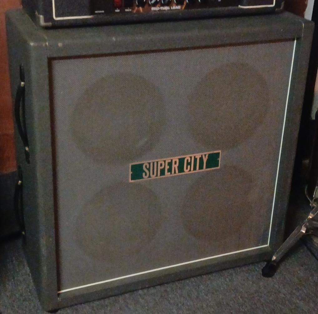 Gereviseerde Super City halfstack