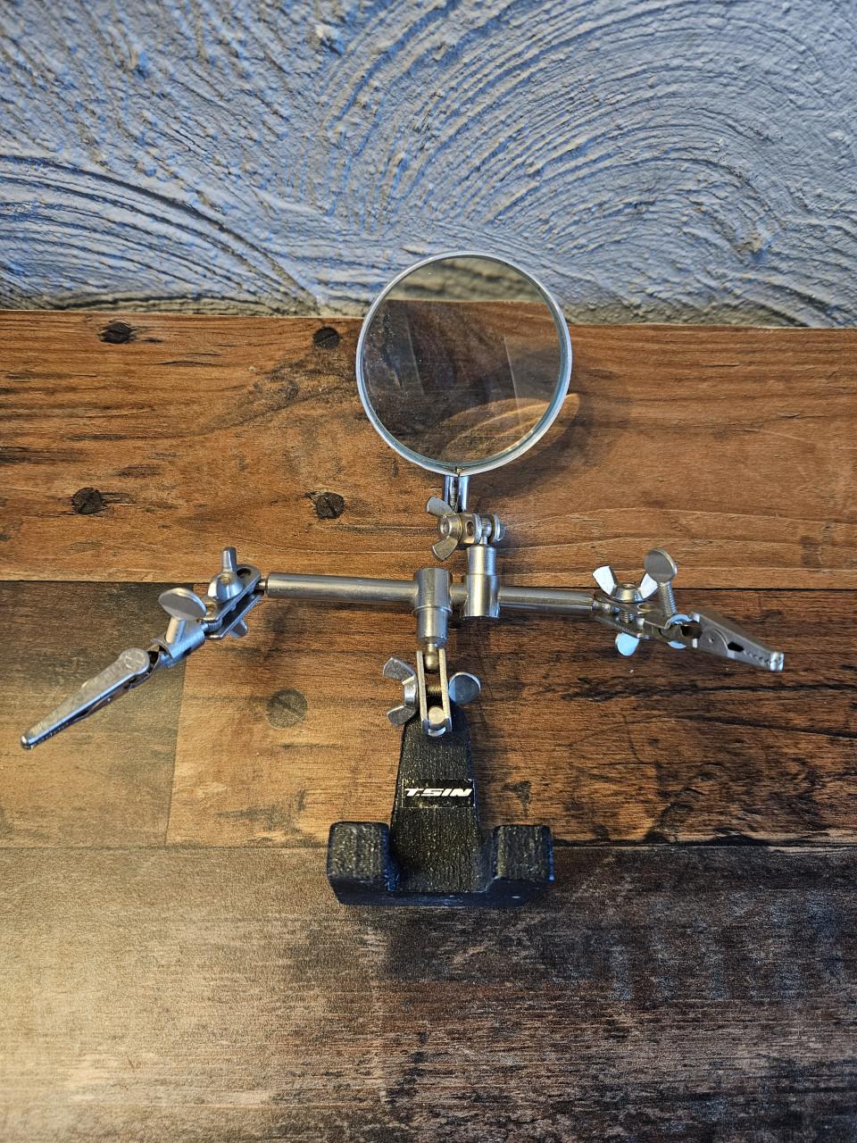 Zgan vintage Soldeerhulp met vergrootglas en klemmen