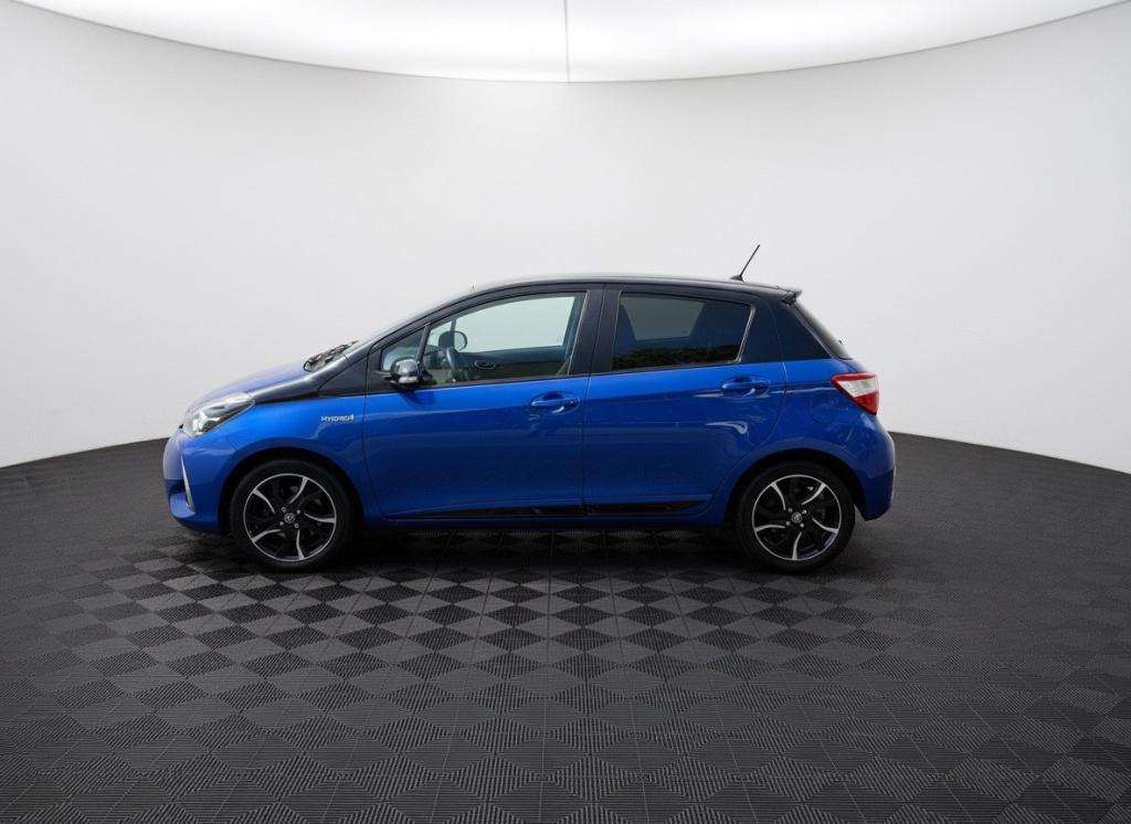 Toyota Yaris 1.5 hybrid bi-tone