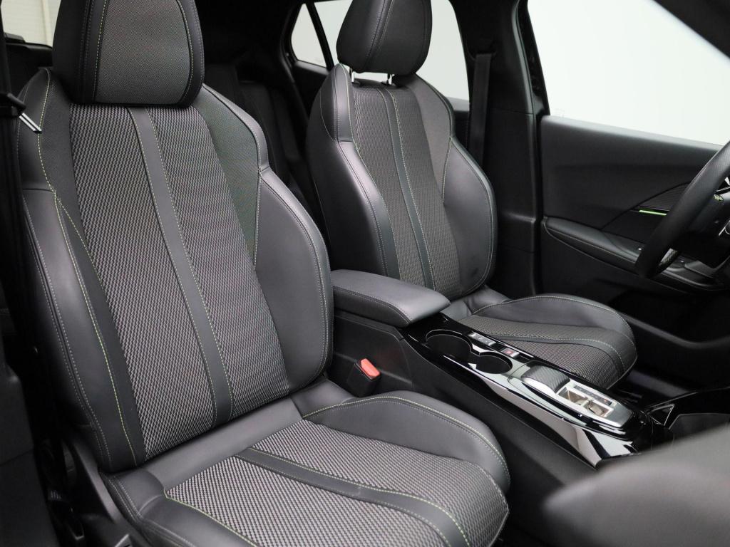Peugeot 2008 1.2 puretech 130 gt | automaat | virtual cockpit | navigatie |