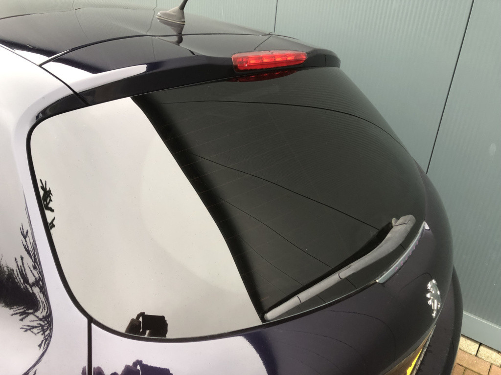 Peugeot 208 1.6 vti 120pk panoramdak 3-drs