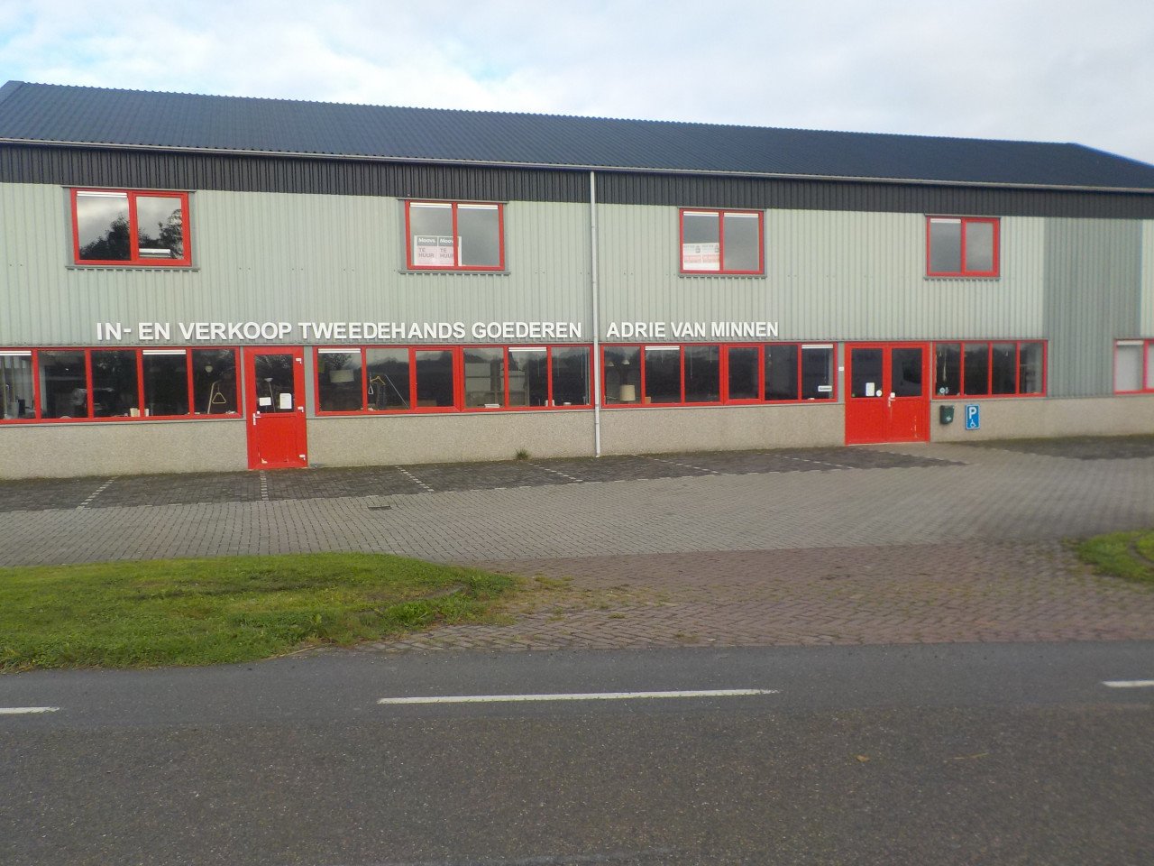 Jaren '50ledikant met 2 bodems en 2 matrassen en 2 nachtkastjes 180 x 200cm