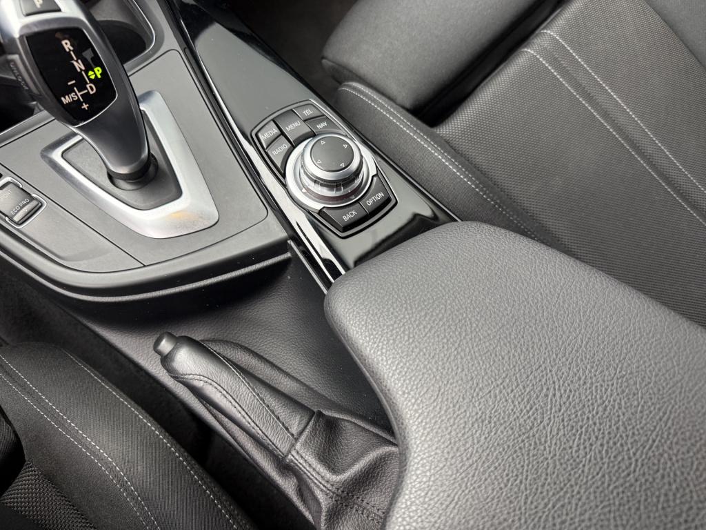 BMW 3-serie 318i automaat executive sportline sedan
