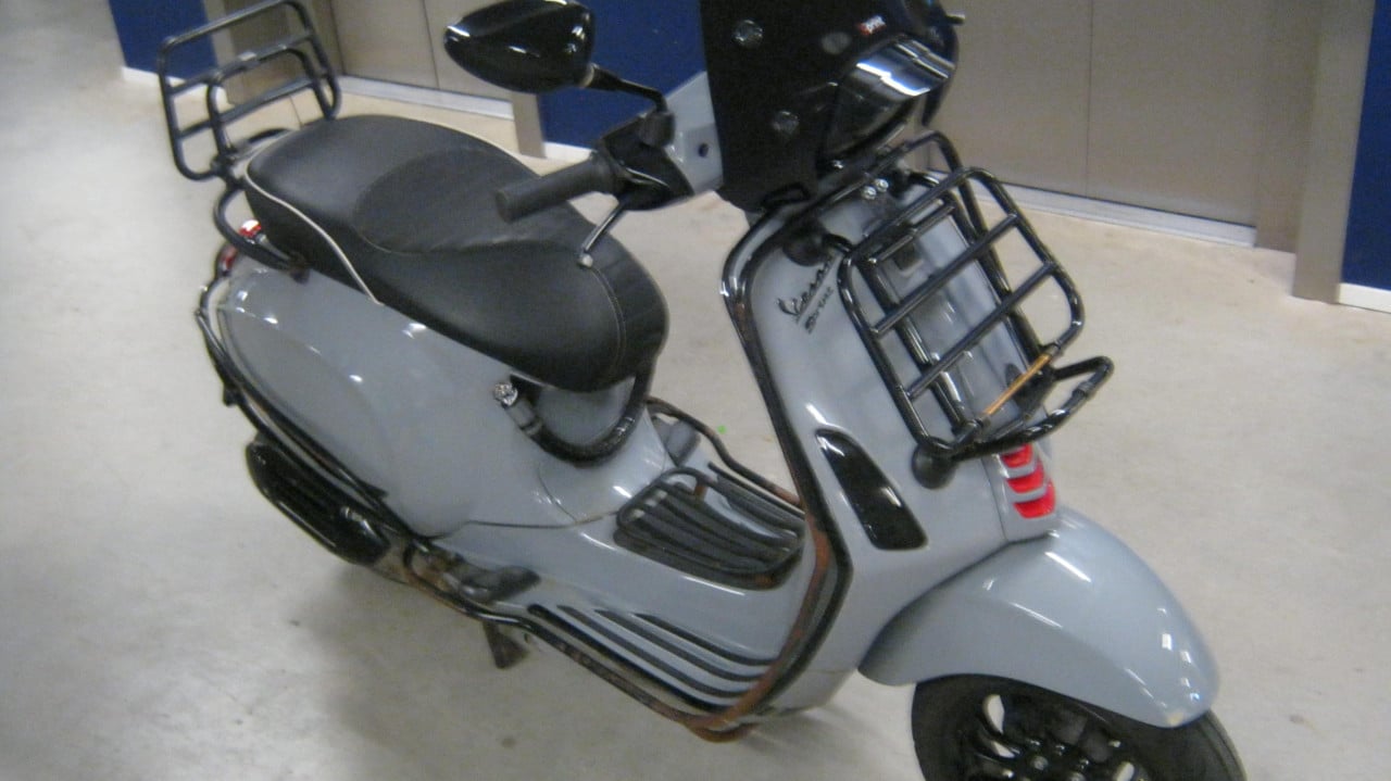 VOOR DE VESPA VALBEUGELS V/A EN KLAPREK V/A VOOR 30 EURO