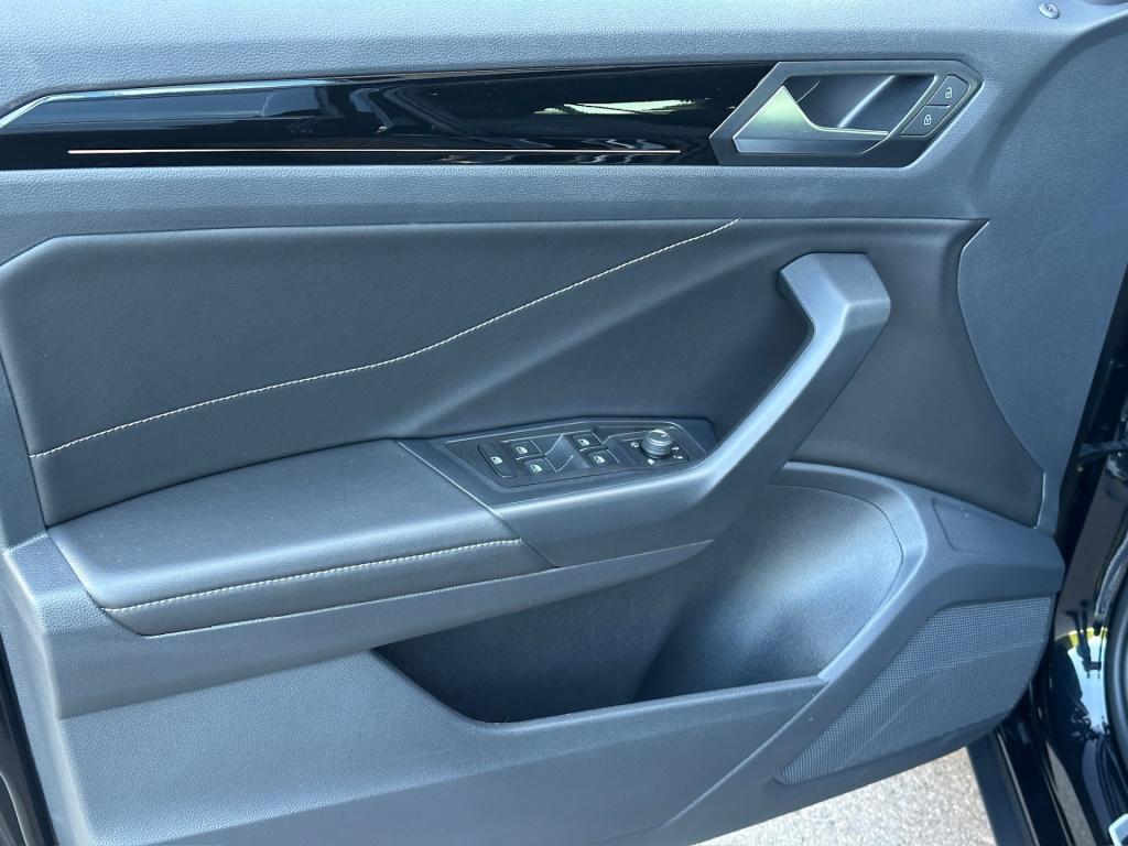 Volkswagen T-roc 1.5 tsi 150pk r-line | black style | keyless | navi | adap