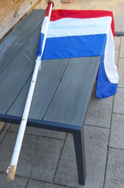 Vlaggenstok met Nederlandse vlag