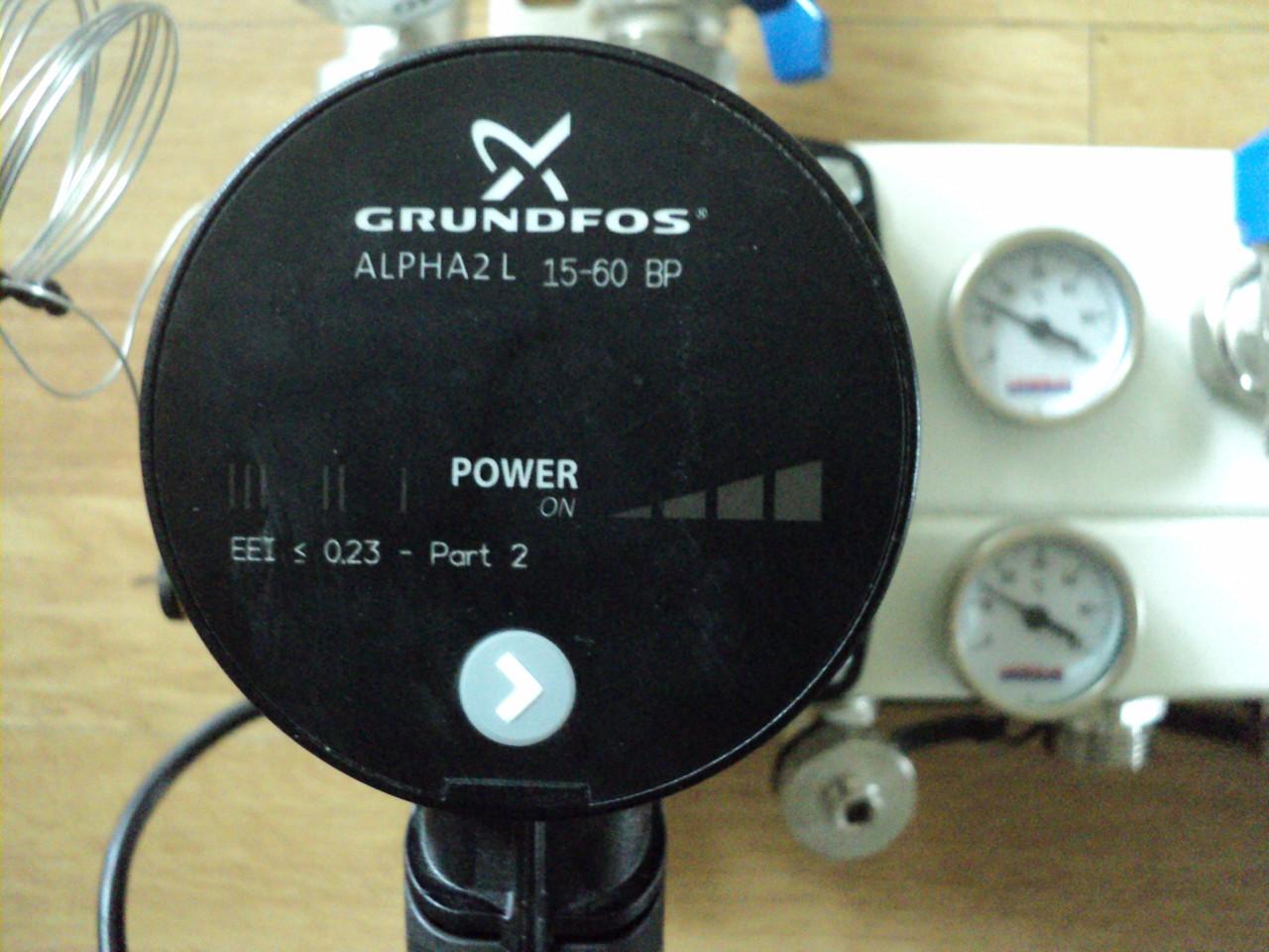 Vrijwel nieuwe 8 groep verdeler vloerverwarming ENERGI ZUINIG