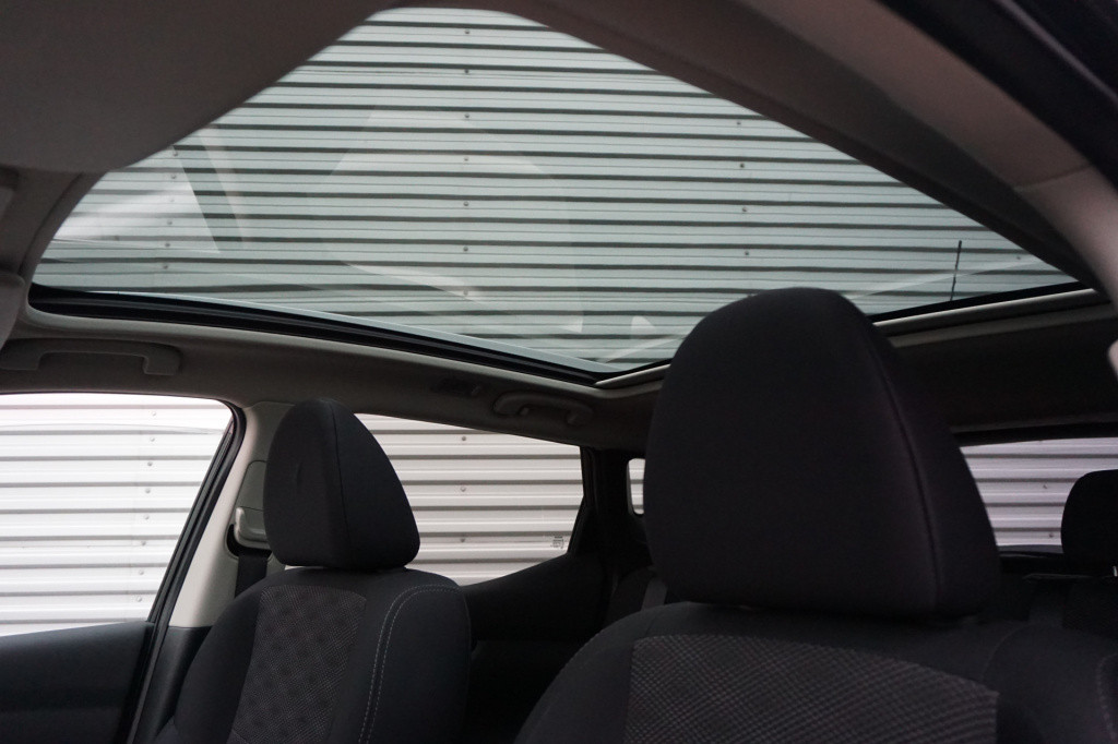 Nissan Qashqai 1.2 n-connecta climate / navi / camera / glazen dak / parkee