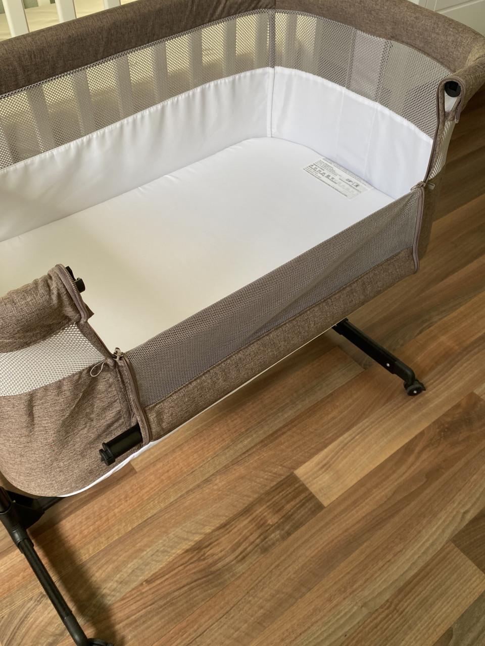 Co Sleeper Novi at home