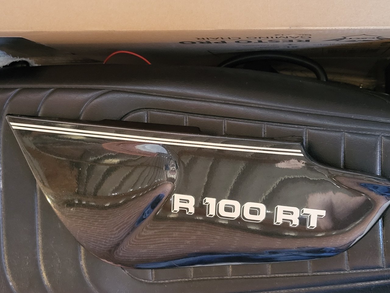 Zijkant, schild BMW R100RT