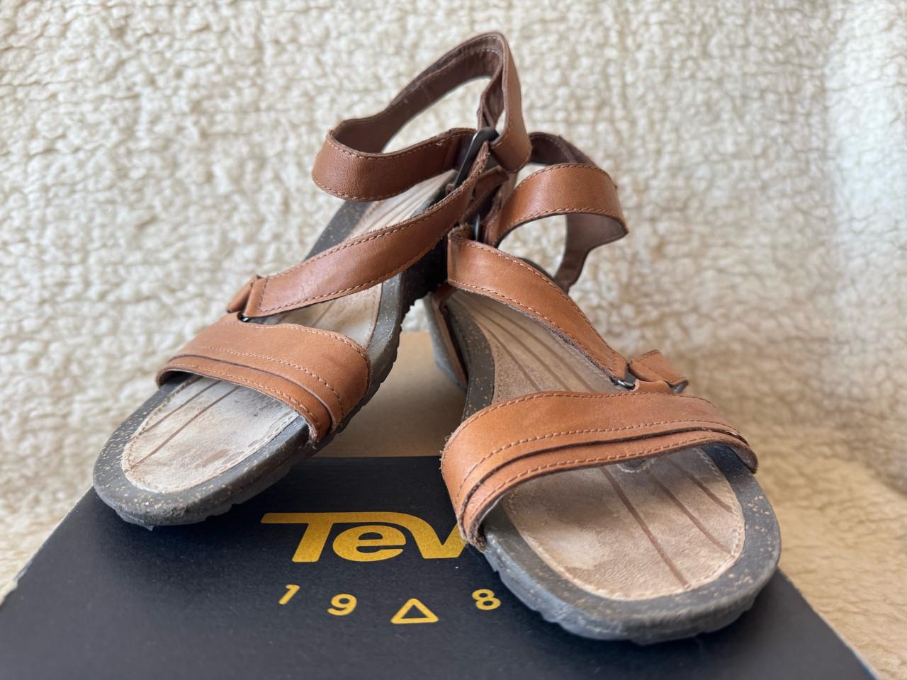Teva Women Cabrillo Crossover Wedge Tan Sandaal in maat 41