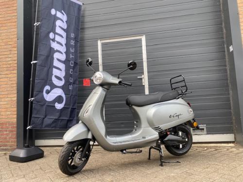 Schitterende nieuwe scooters met bosch motor nu 2199 euro