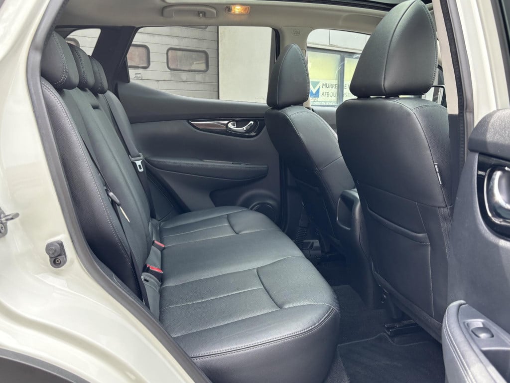 Nissan Qashqai 1.6 tekna | panoramadak | leder | stoelverwarming | navigati