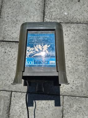 Voederautomaat vijver