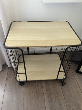 Tafeltje op wieltjes 38x54 x 54 hoog