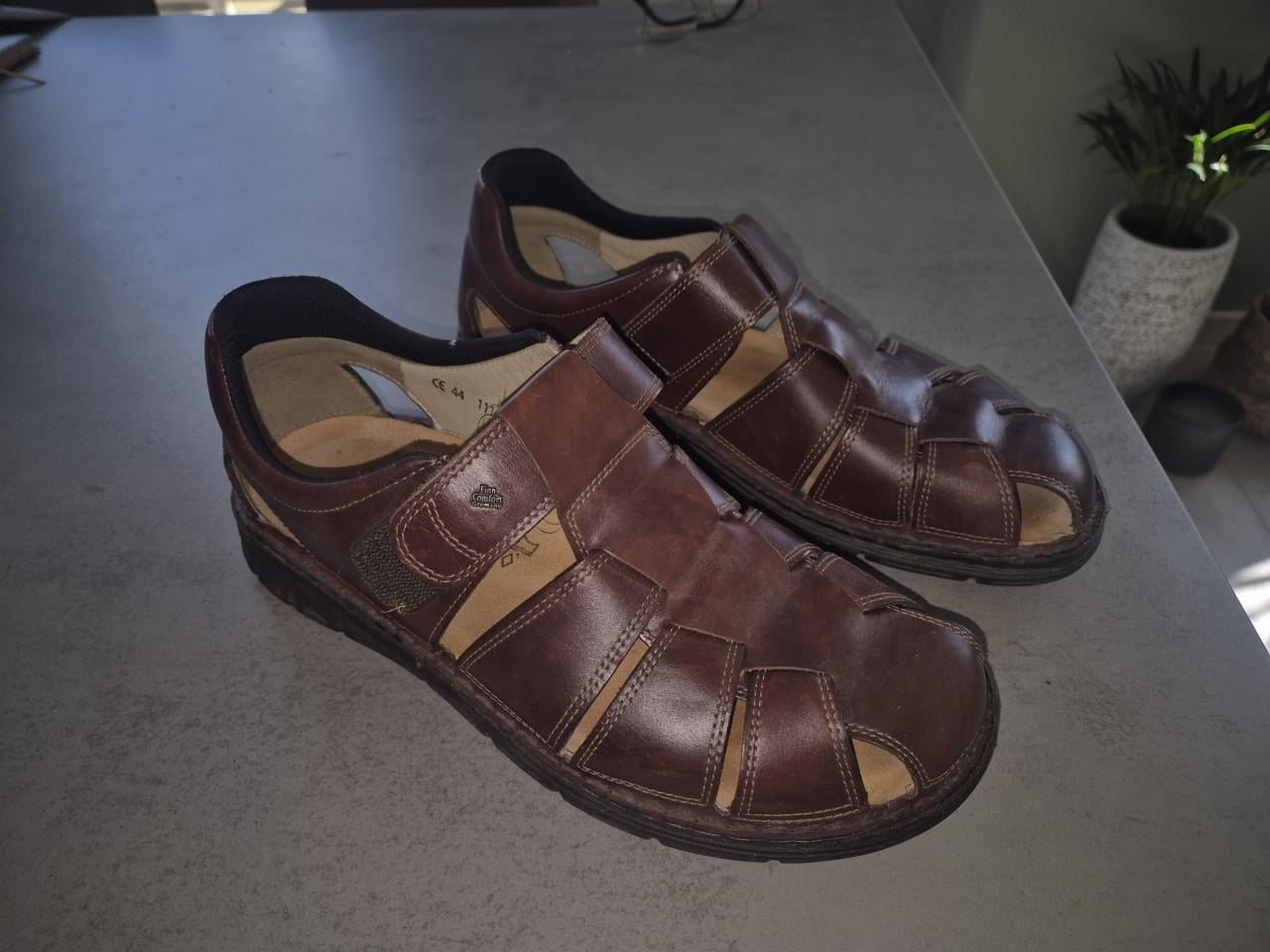 Gloednieuwe sandalen maat 44