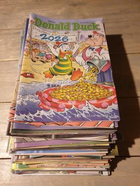 Donald duck jaargang 2025, 10 donaldduckjes van 2026 en 1 Katrien Duck 2025