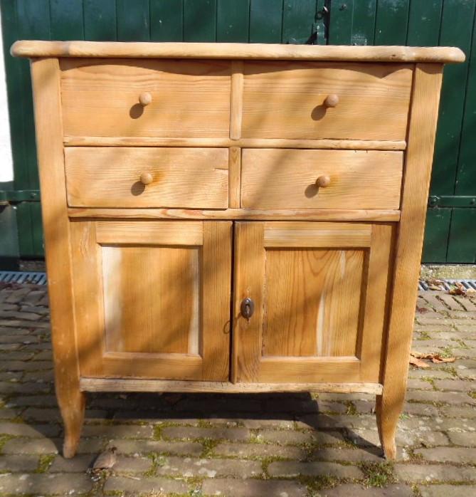 Antiek kastje grenenhout